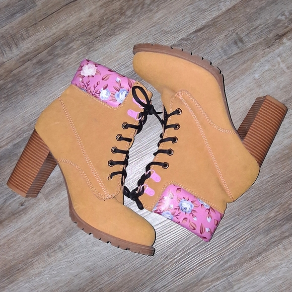 Dolce By Mojo Moxy 'Orchid' Boots - Picture 1 of 10